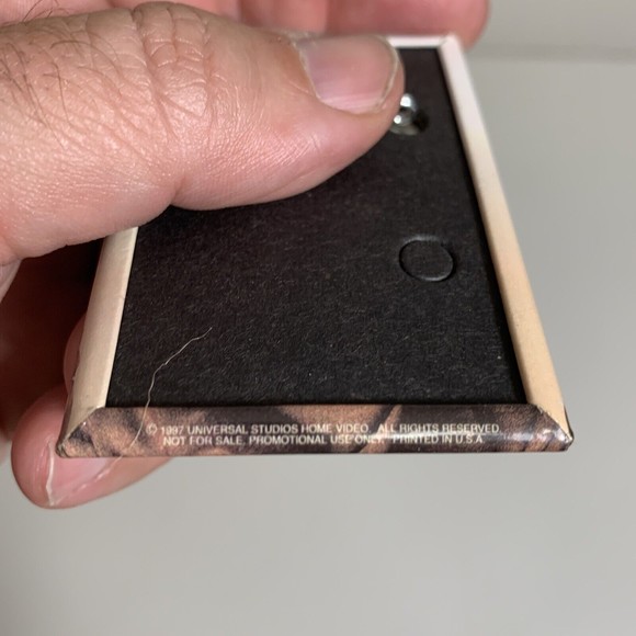 1997 Jim Carrey Liar Liar Film Universal Studio Home Video Promo Button Pin - Picture 4 of 5